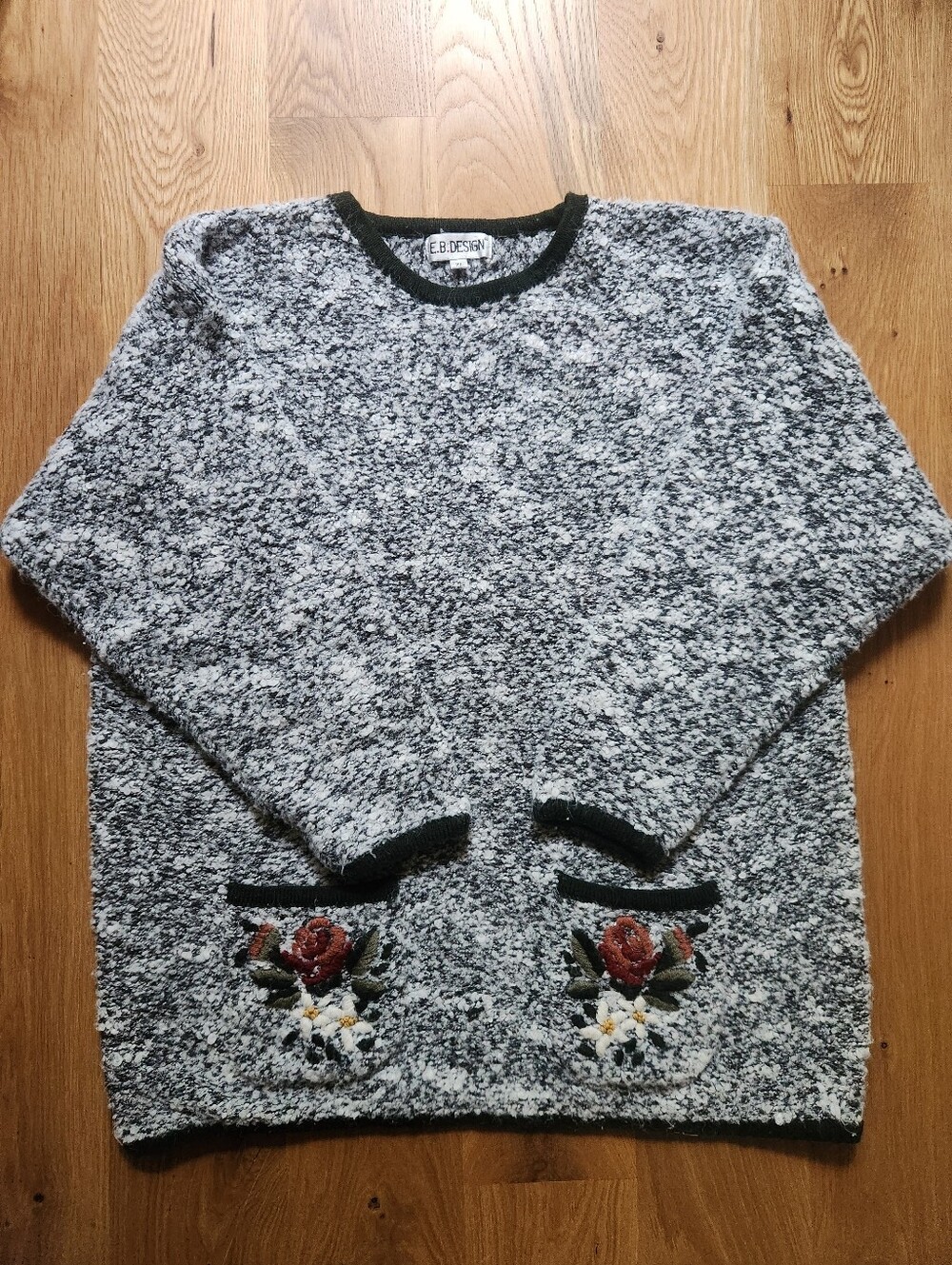 Womans Black & White Marled Knit Sweater with Embroidered Floral Pockets Xl